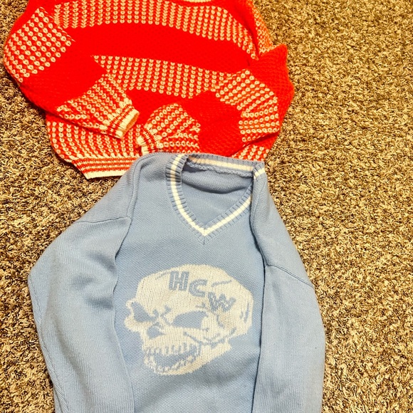 Sweaters. - Picture 3 of 4